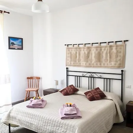 Pagu Pagu De Paradisu - A Little Bit Of Paradise